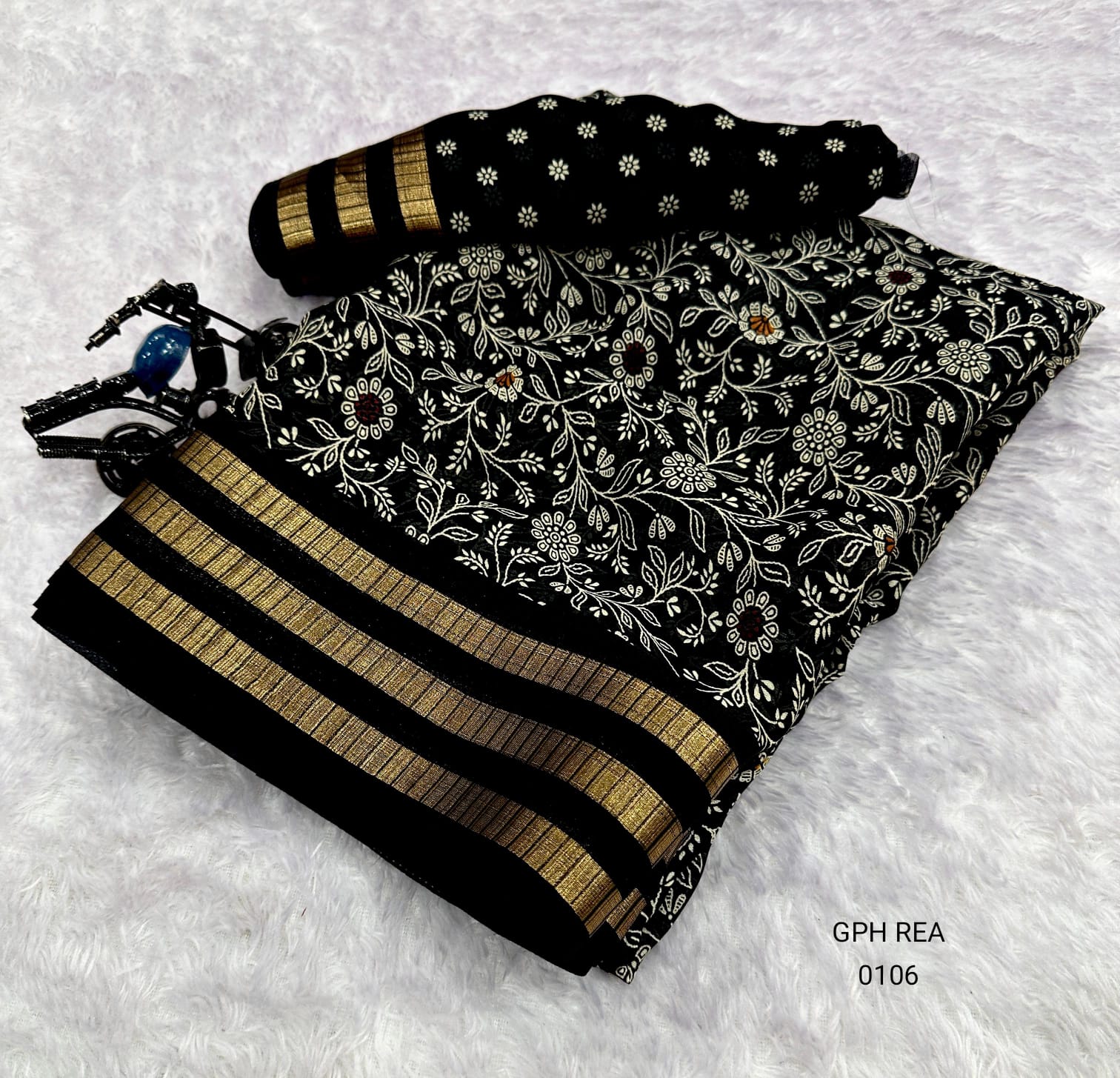 Lightweight Georgette Saree with Uniform Pattern and Designer Blouse